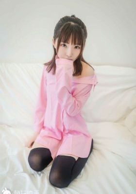 欧美蕾丝裙街拍图片_4K电影完整版在线观看